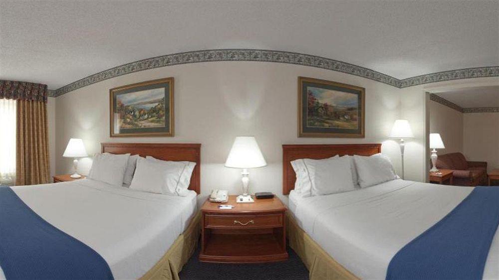 Holiday Inn Express Hotel & Suites Lancaster Dış mekan fotoğraf