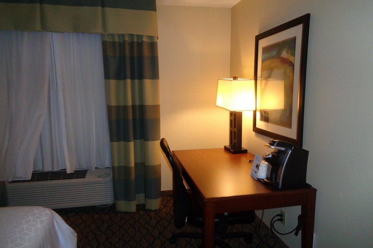 Holiday Inn Express Hotel & Suites Lancaster Dış mekan fotoğraf