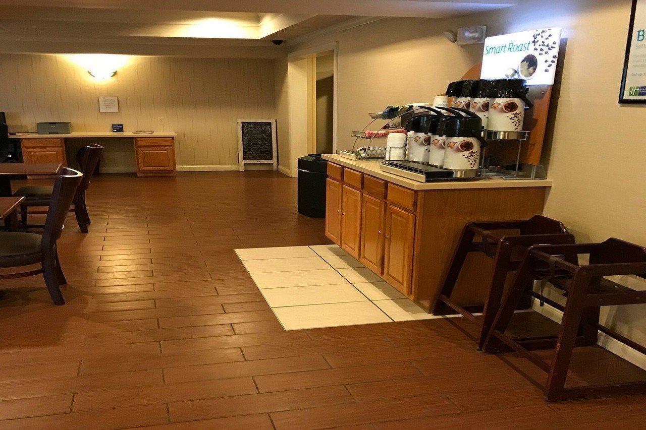Holiday Inn Express Hotel & Suites Lancaster Dış mekan fotoğraf