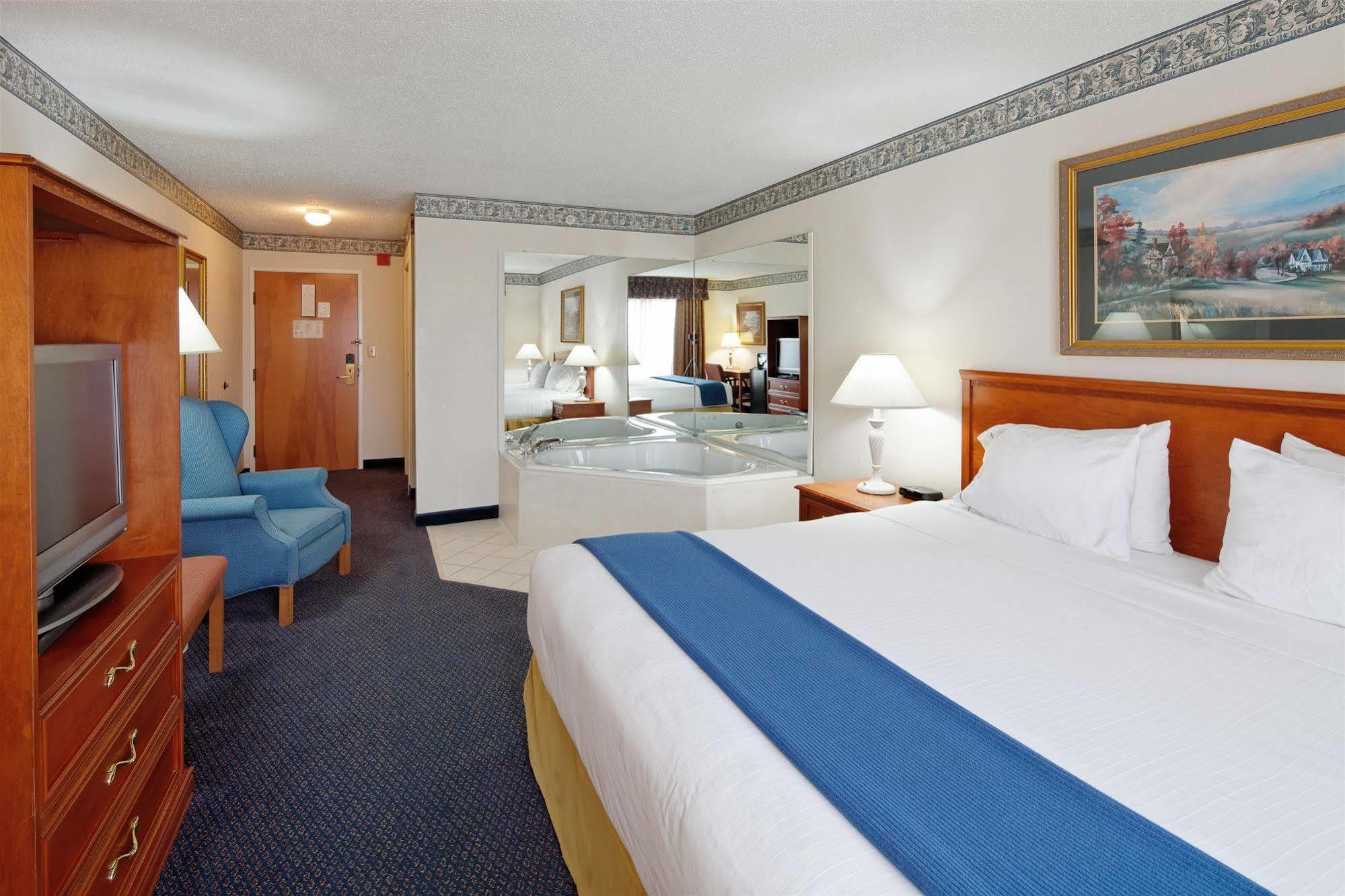 Holiday Inn Express Hotel & Suites Lancaster Oda fotoğraf