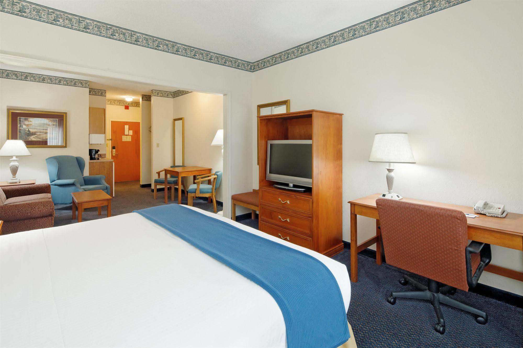 Holiday Inn Express Hotel & Suites Lancaster Dış mekan fotoğraf
