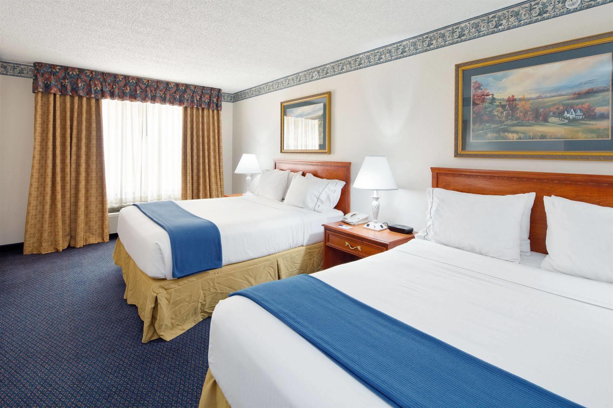 Holiday Inn Express Hotel & Suites Lancaster Dış mekan fotoğraf